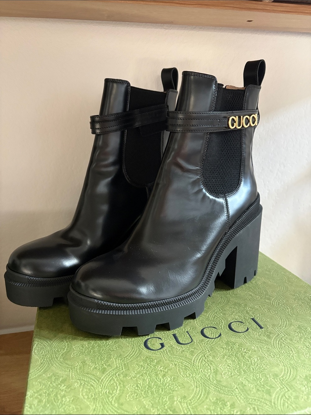 Gucci Black Leather Platform Chelsea Boots with Gold Logo Strap - Picture 2 of 9